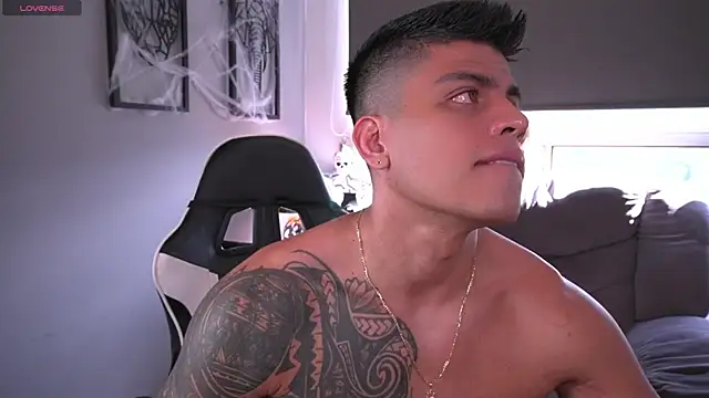 tyler muscle1 online show from October 7, 2025, 7:33 pm