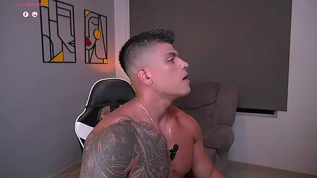 tyler muscle1 online show from April 7, 2026, 2:01 am