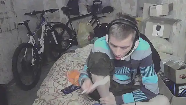 makarov1993 online show from October 3, 2025, 5:26 am