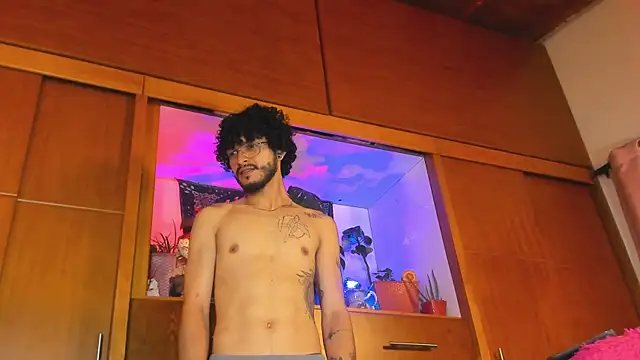 emmmalym online show from September 18, 2025, 1:40 am