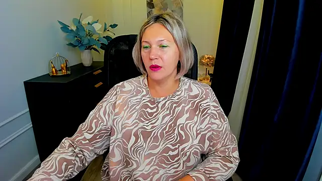 NinaStarle online show from October 3, 2025, 4:42 am