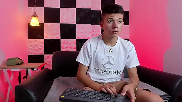 Snapshot of AndyFame1 chatting on September 29, 2025, 7:08 pm AndyFame1 online show from September 29, 2025, 7:08 pm