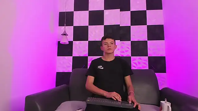 Snapshot of AndyFame1 chatting on October 3, 2025, 7:44 pm AndyFame1 online show from October 3, 2025, 7:44 pm