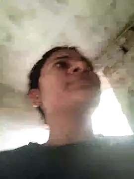 Snapshot of couple_71 chatting on December 15, 2025, 6:06 am couple 71 online show from December 15, 2025, 6:06 am