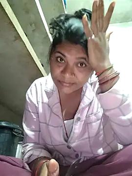 Snapshot of couple_71 chatting on February 8, 2026, 5:11 am couple 71 online show from February 8, 2026, 5:11 am