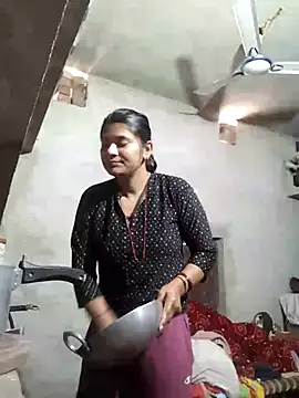 Snapshot of couple_71 chatting on February 17, 2026, 7:27 am couple 71 online show from February 17, 2026, 7:27 am