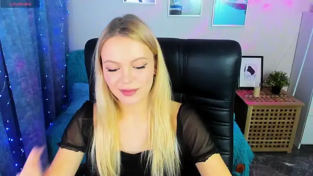 KatherineePierce online show from October 18, 2025, 5:03 pm