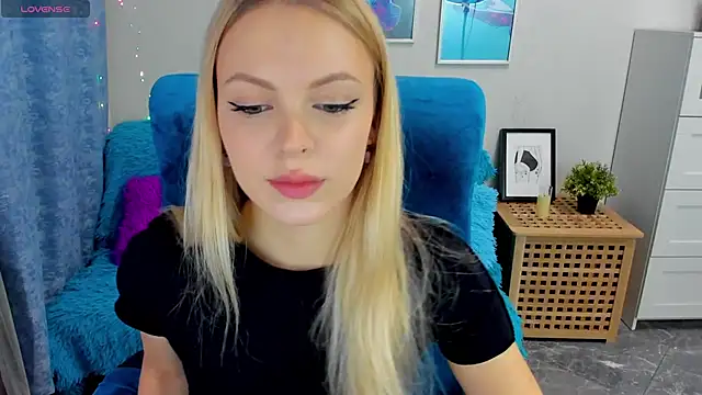 KatherineePierce online show from November 7, 2025, 5:46 pm