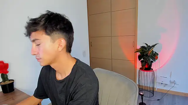 sweettaaron01 online show from September 16, 2025, 5:58 pm