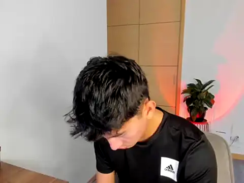 sweettaaron01 online show from September 17, 2025, 5:03 pm