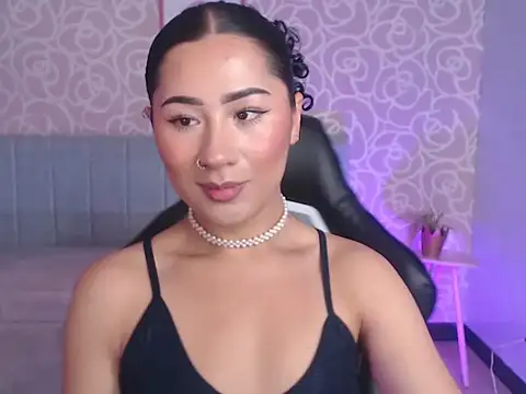 evelyn ch  online show from September 19, 2025, 10:49 am