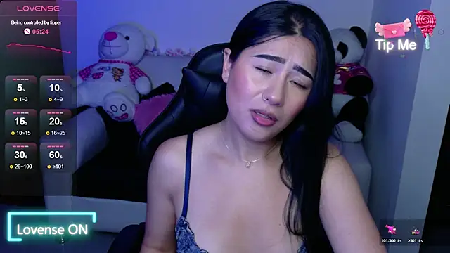 evelyn ch  online show from November 7, 2025, 11:10 am