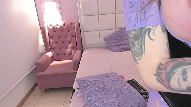 Scarbadgirl  online show from November 23, 2025, 4:01 am