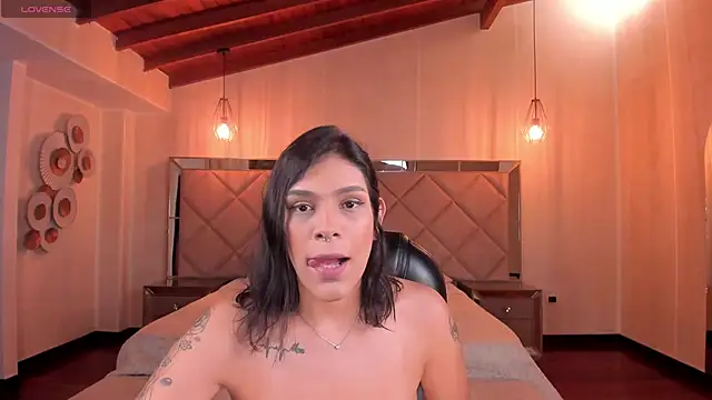 SarahYates online show from September 9, 2025, 4:12 am