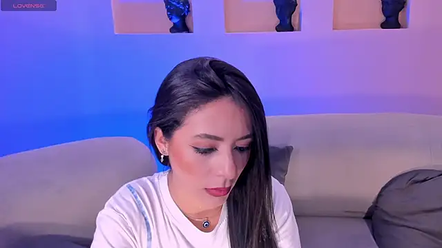 IsabellaMoreau online show from September 12, 2025, 7:58 pm