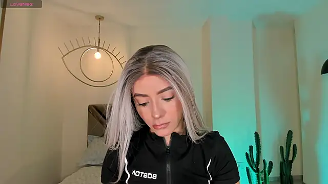 IsabellaMoreau online show from February 23, 2026, 7:11 pm