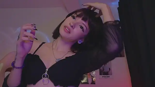 Moonlightt 21 online show from April 9, 2026, 10:26 pm