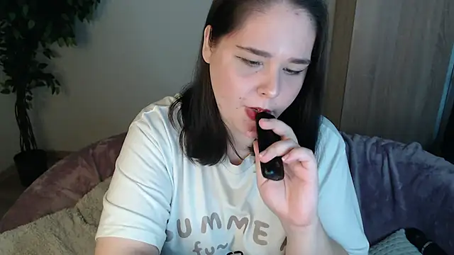 IvyLebelly online show from October 4, 2025, 8:01 am