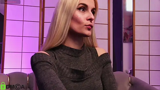 SelenaDaze online show from April 20, 2026, 10:51 am