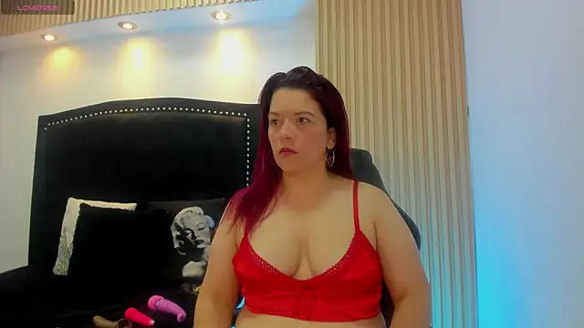 Snapshot of VeronicaBlake chatting on May 7, 2026, 1:16 pm VeronicaBlake online show from May 7, 2026, 1:16 pm