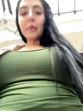 Snapshot of oh_nina chatting on September 17, 2025, 8:21 pm oh nina online show from September 17, 2025, 8:21 pm