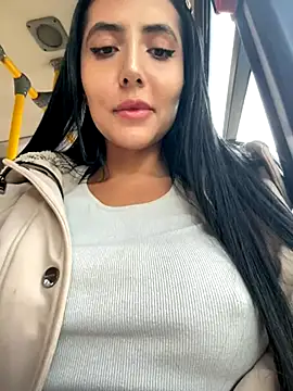 Snapshot of oh_nina chatting on October 16, 2025, 10:11 pm oh nina online show from October 16, 2025, 10:11 pm