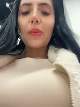 Snapshot of oh_nina chatting on November 5, 2025, 11:49 pm oh nina online show from November 5, 2025, 11:49 pm