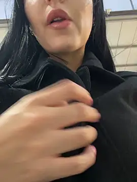 Snapshot of oh_nina chatting on November 7, 2025, 10:43 pm oh nina online show from November 7, 2025, 10:43 pm