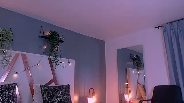 JenaCooper  online show from September 24, 2025, 2:37 am