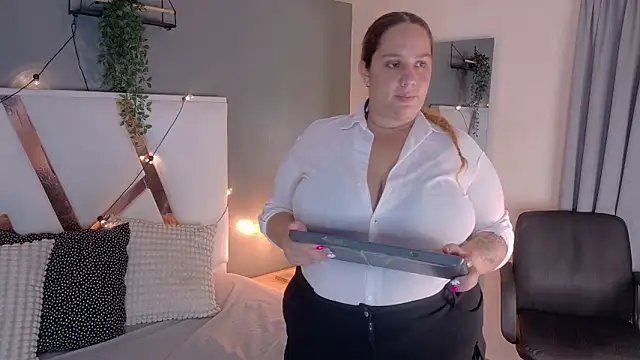 JenaCooper  online show from April 21, 2026, 3:35 am