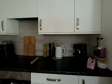 FrancescaXO online show from October 4, 2025, 8:34 am