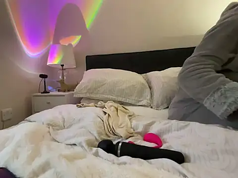 Snapshot of FrancescaXO chatting on February 5, 2026, 8:30 am FrancescaXO online show from February 5, 2026, 8:30 am