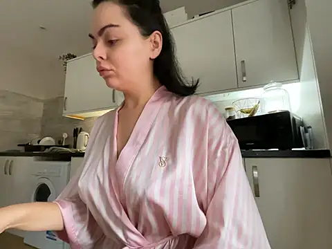 Snapshot of FrancescaXO chatting on February 6, 2026, 10:29 am FrancescaXO online show from February 6, 2026, 10:29 am