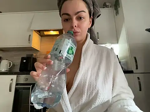 Snapshot of FrancescaXO chatting on February 16, 2026, 9:27 am FrancescaXO online show from February 16, 2026, 9:27 am