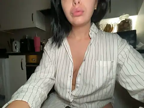 FrancescaXO online show from April 17, 2026, 4:48 am