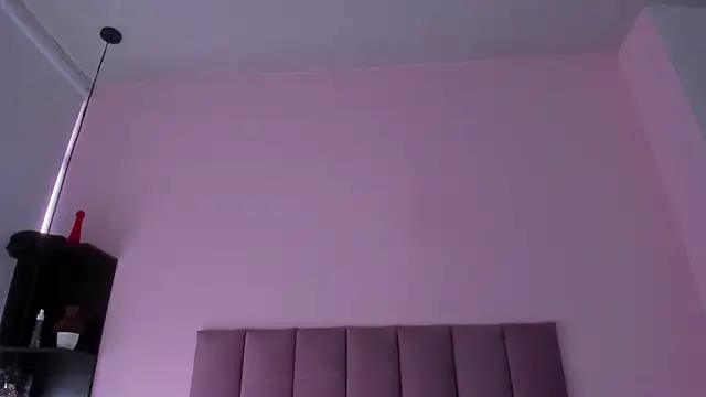 violet myerrs online show from September 12, 2025, 12:38 pm