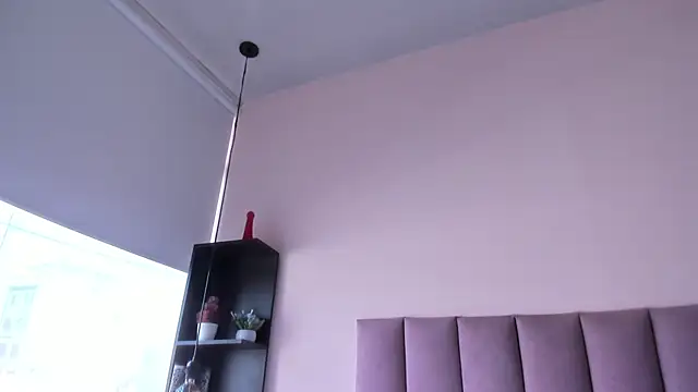 violet myerrs online show from November 29, 2025, 1:47 pm