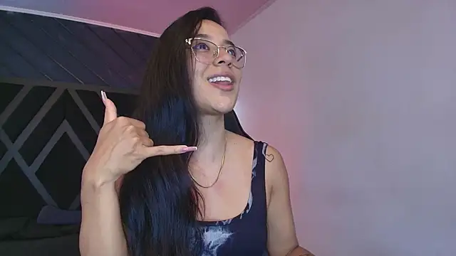 zoe martins  online show from April 9, 2026, 5:29 pm