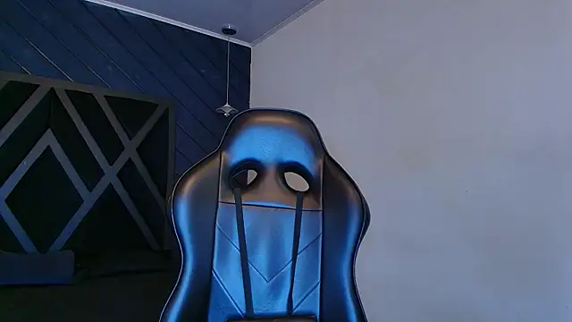 zoe martins  online show from April 16, 2026, 5:14 pm