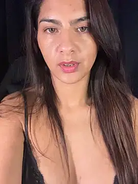 chicachocolate01 online show from April 22, 2026, 11:34 am