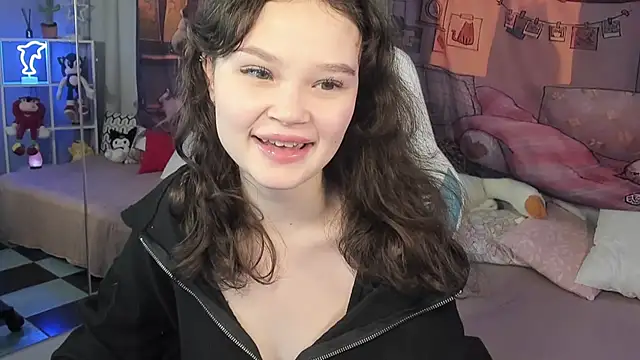 EmilyChaves online show from November 25, 2025, 6:08 pm