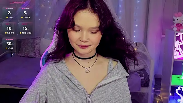 EmilyChaves online show from April 22, 2026, 10:17 am