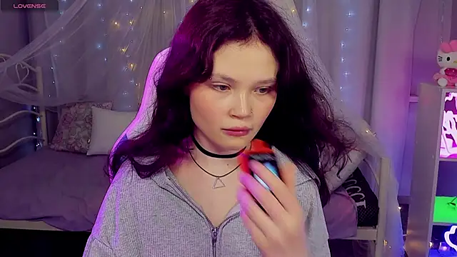 EmilyChaves online show from April 23, 2026, 7:52 am