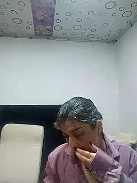 queemking online show from February 4, 2026, 11:05 am