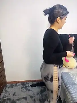 queemking online show from February 19, 2026, 7:21 pm