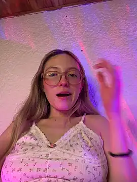 ReenKitty online show from March 27, 2026, 8:26 am