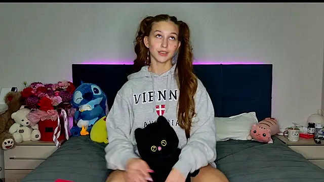 MissEmilyMiller online show from November 6, 2025, 5:36 pm