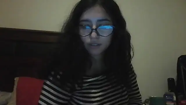 Snapshot of creepyh0e_ chatting on July 19, 2026, 8:23 pm creepyh0e online show from July 19, 2026, 8:23 pm