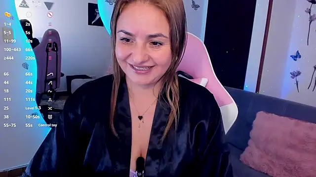 luciamature  online show from September 25, 2025, 9:29 pm