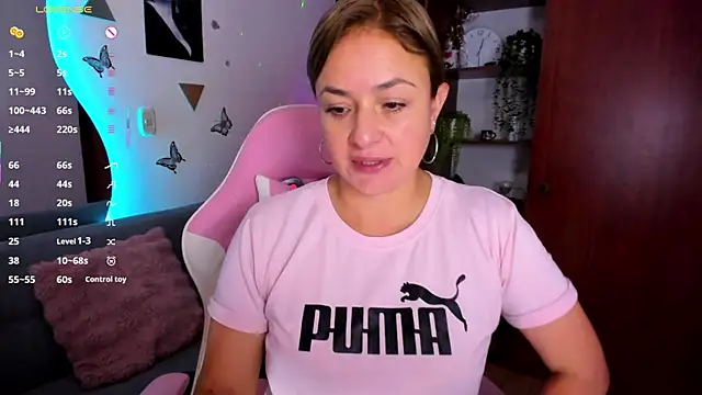Snapshot of luciamature_ chatting on June 22, 2026, 5:54 pm luciamature online show from June 22, 2026, 5:54 pm